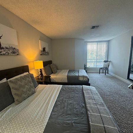 Incredible Two Bedroom Hollywood Apartments Free Parking Los Angeles Ngoại thất bức ảnh
