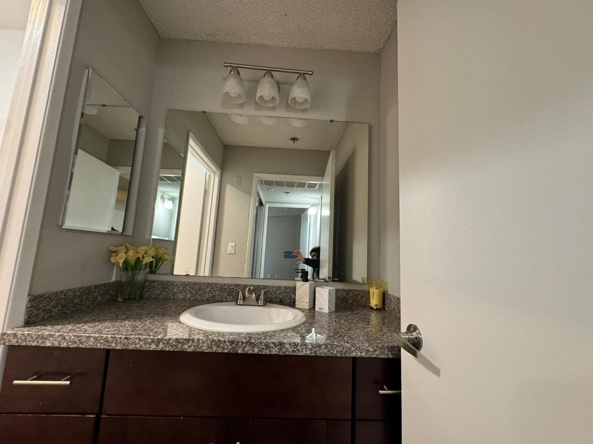 Incredible Two Bedroom Hollywood Apartments Free Parking Los Angeles Ngoại thất bức ảnh