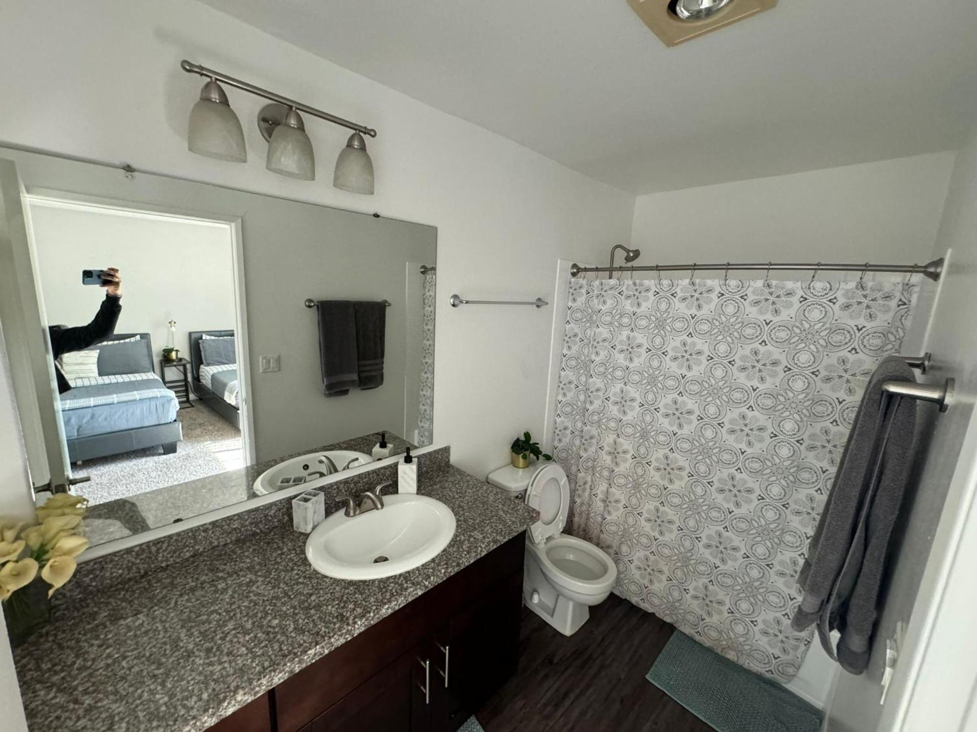 Incredible Two Bedroom Hollywood Apartments Free Parking Los Angeles Ngoại thất bức ảnh