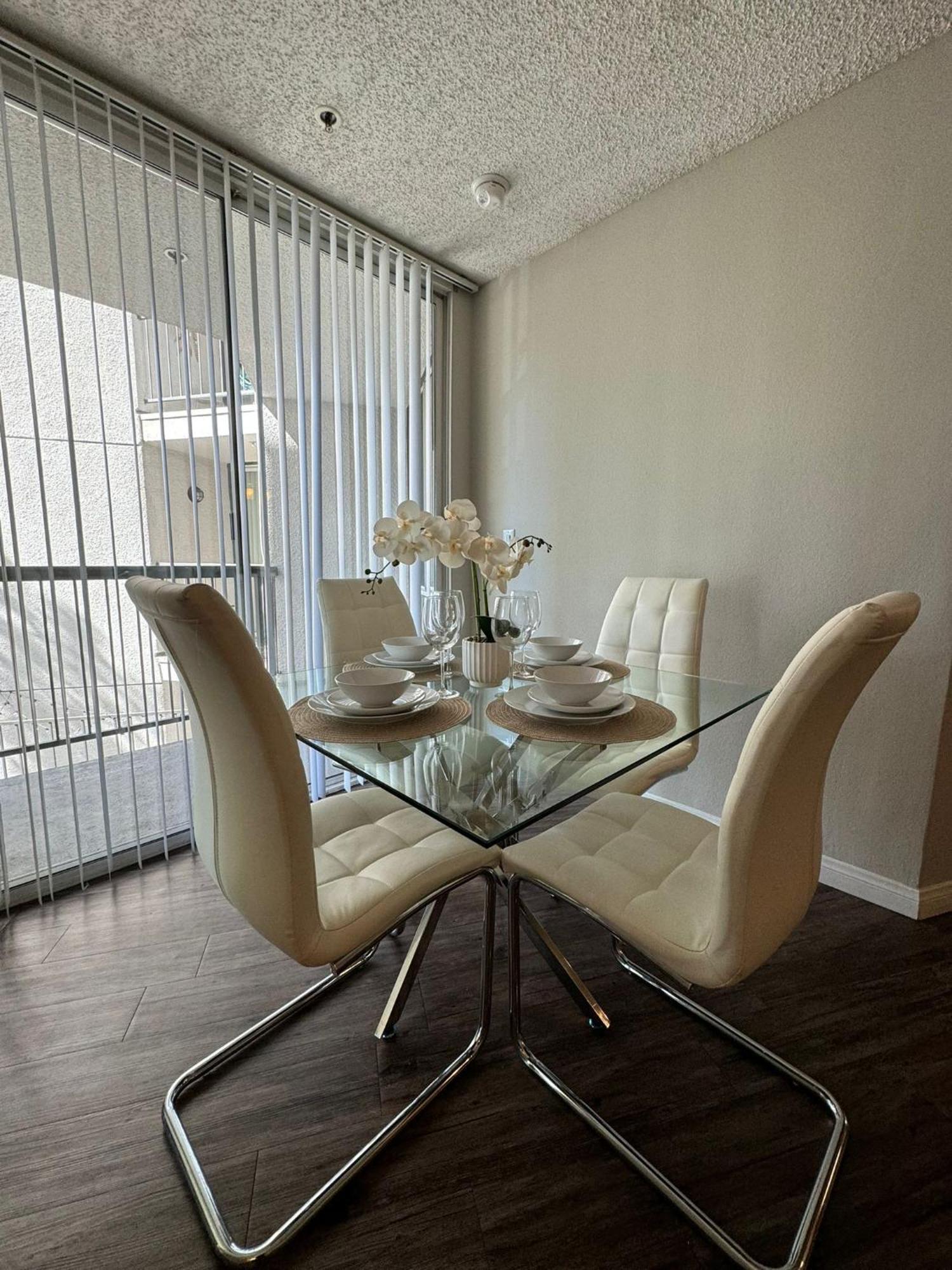 Incredible Two Bedroom Hollywood Apartments Free Parking Los Angeles Ngoại thất bức ảnh