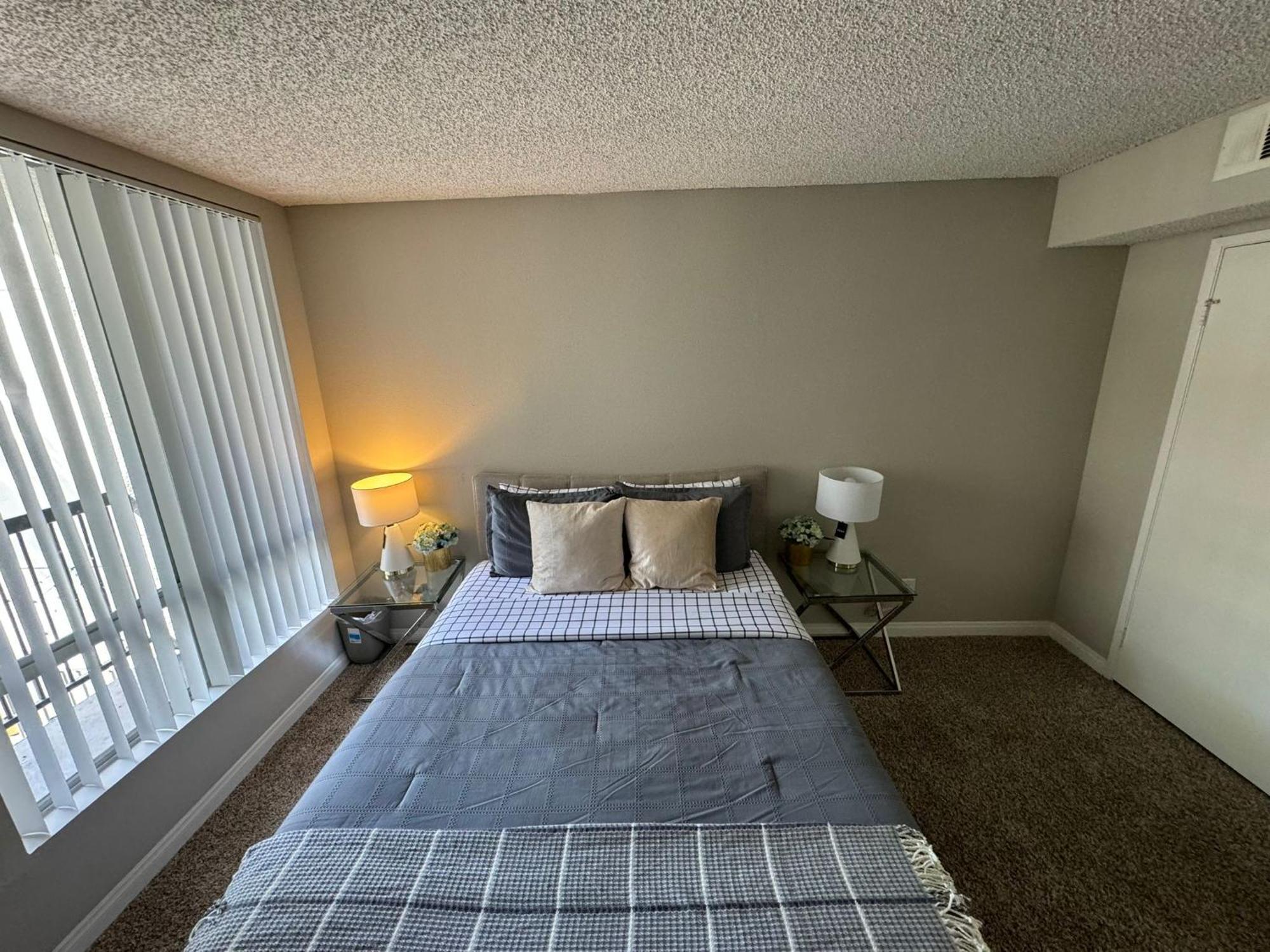 Incredible Two Bedroom Hollywood Apartments Free Parking Los Angeles Ngoại thất bức ảnh