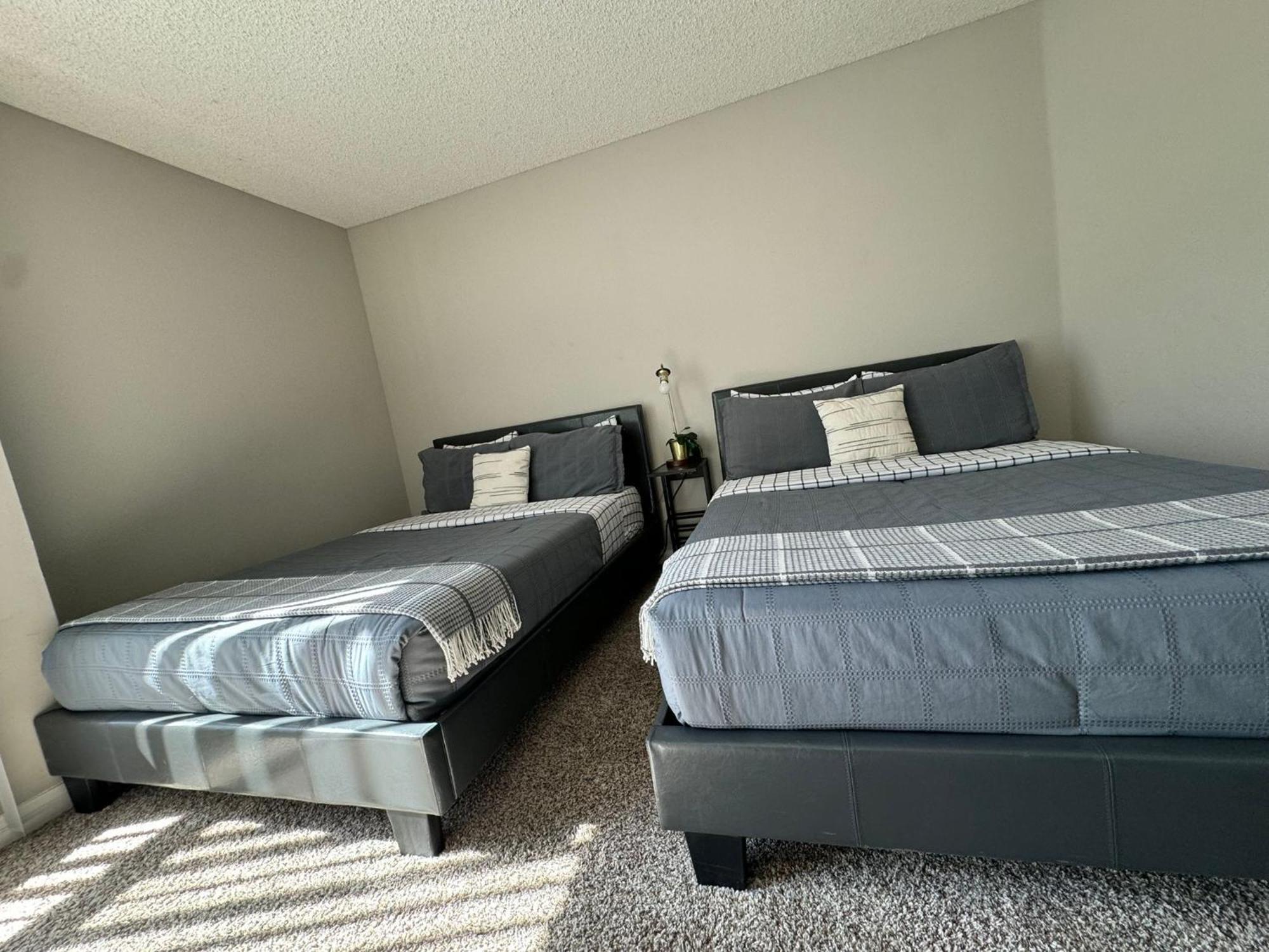 Incredible Two Bedroom Hollywood Apartments Free Parking Los Angeles Ngoại thất bức ảnh