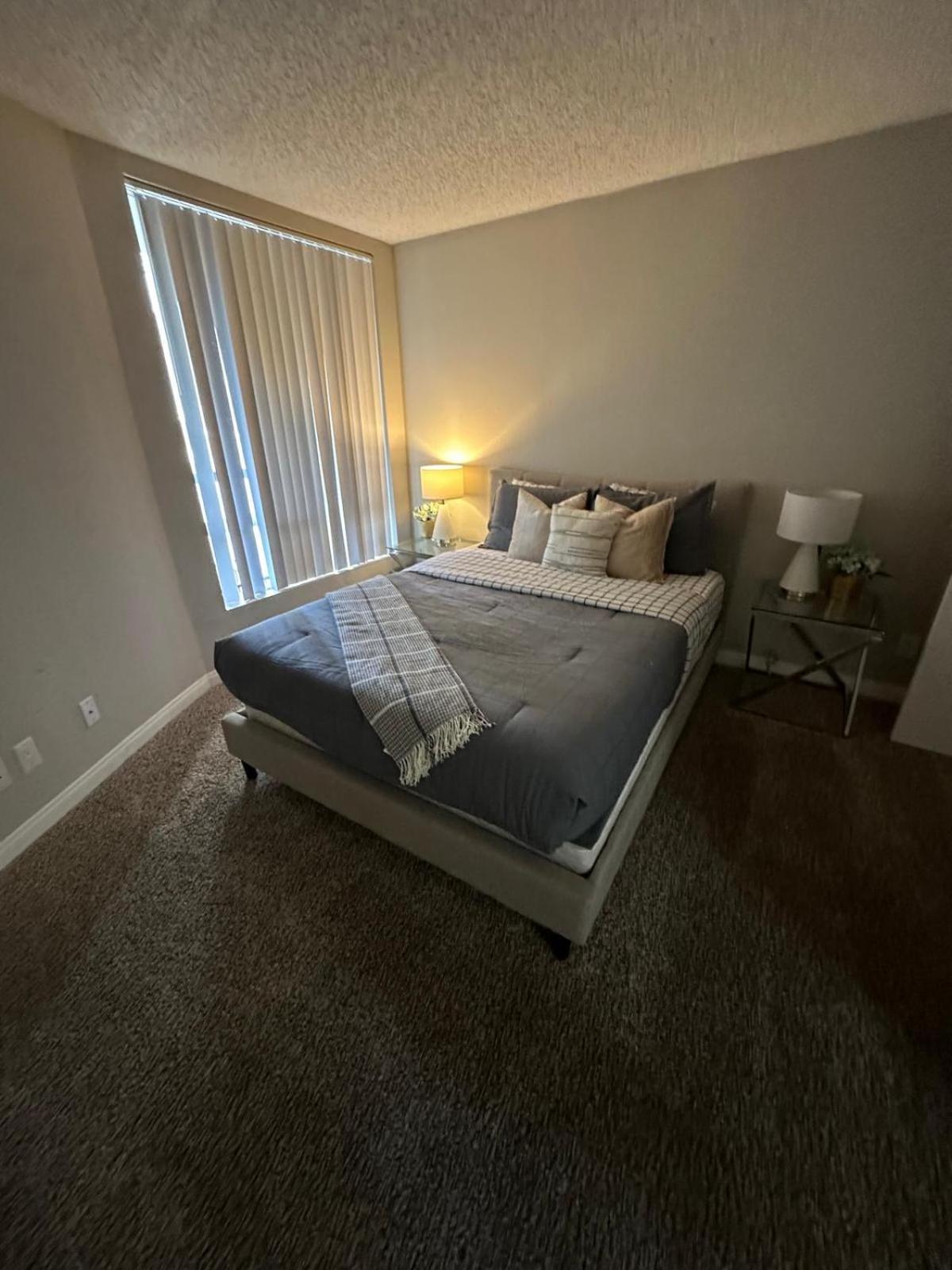 Incredible Two Bedroom Hollywood Apartments Free Parking Los Angeles Ngoại thất bức ảnh