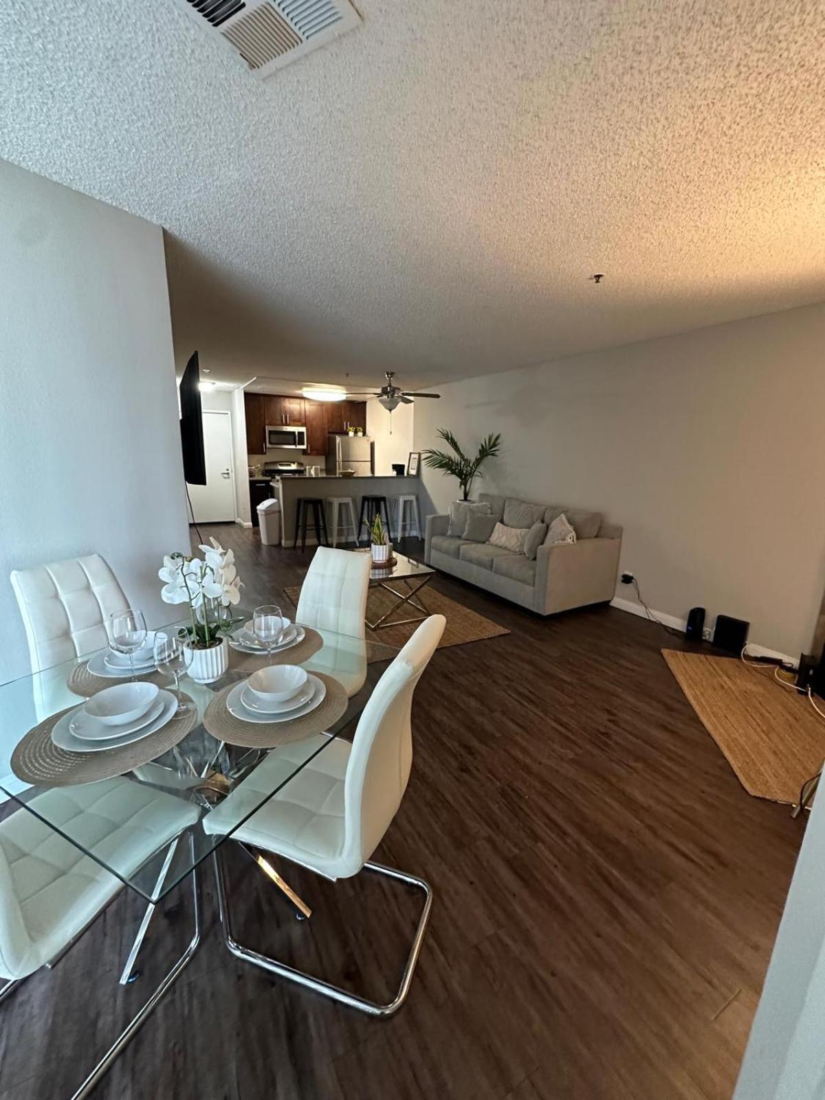 Incredible Two Bedroom Hollywood Apartments Free Parking Los Angeles Ngoại thất bức ảnh