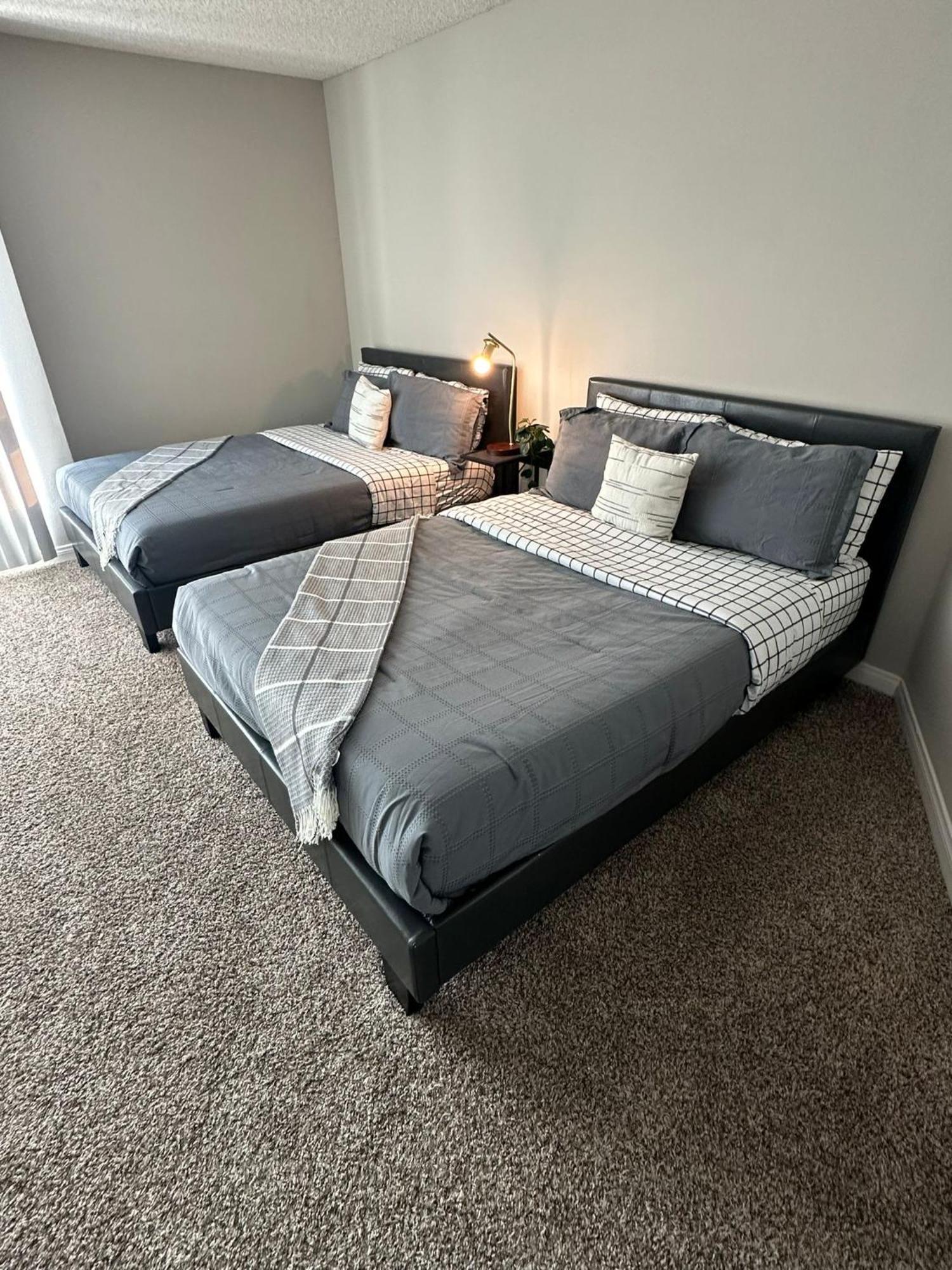 Incredible Two Bedroom Hollywood Apartments Free Parking Los Angeles Ngoại thất bức ảnh