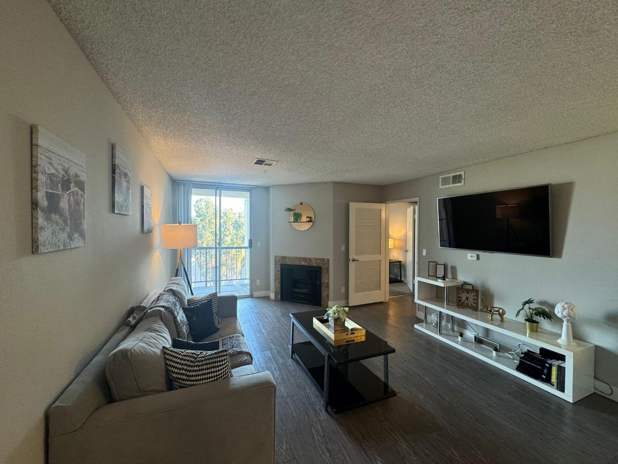 Incredible Two Bedroom Hollywood Apartments Free Parking Los Angeles Ngoại thất bức ảnh