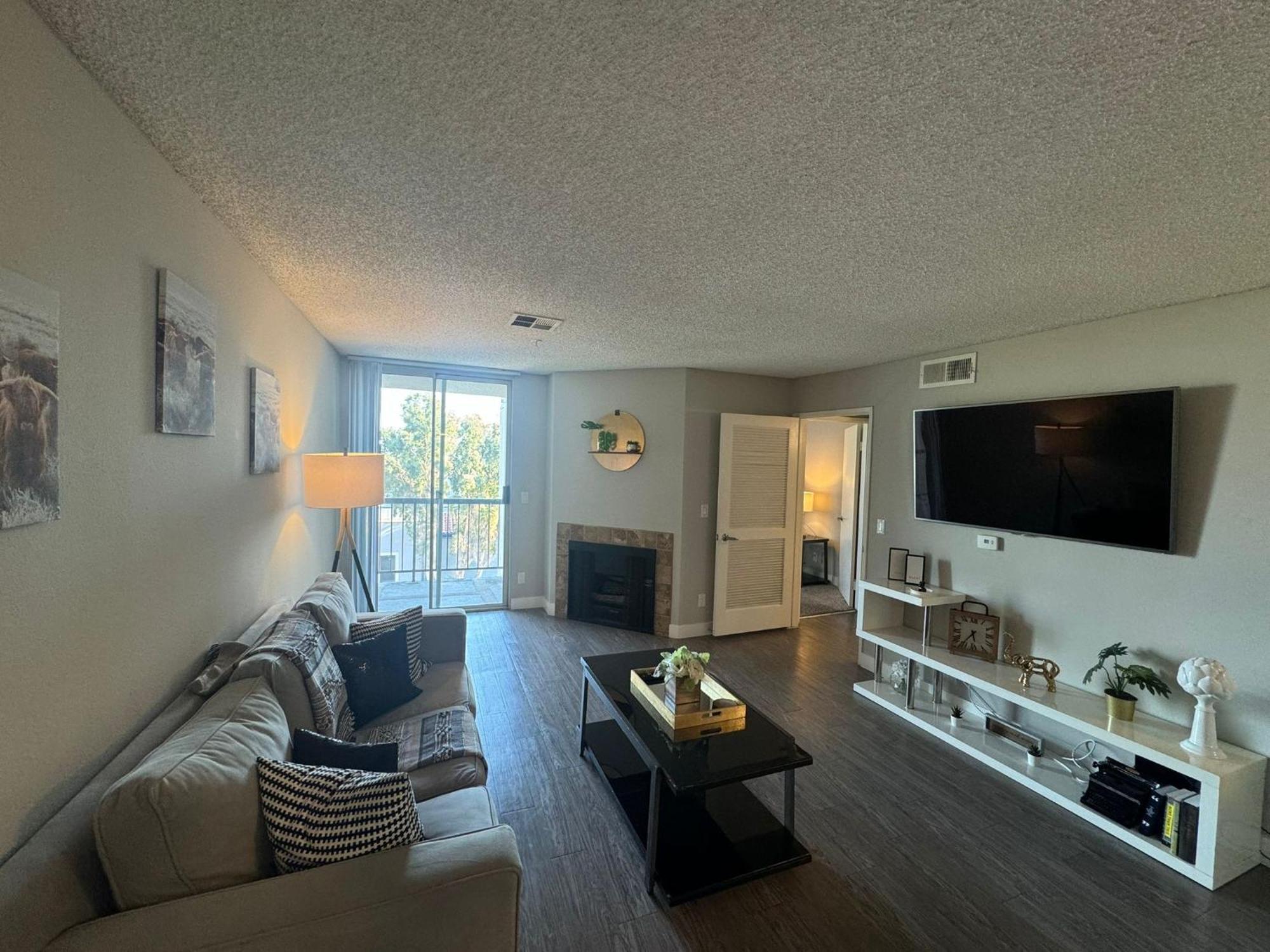 Incredible Two Bedroom Hollywood Apartments Free Parking Los Angeles Ngoại thất bức ảnh