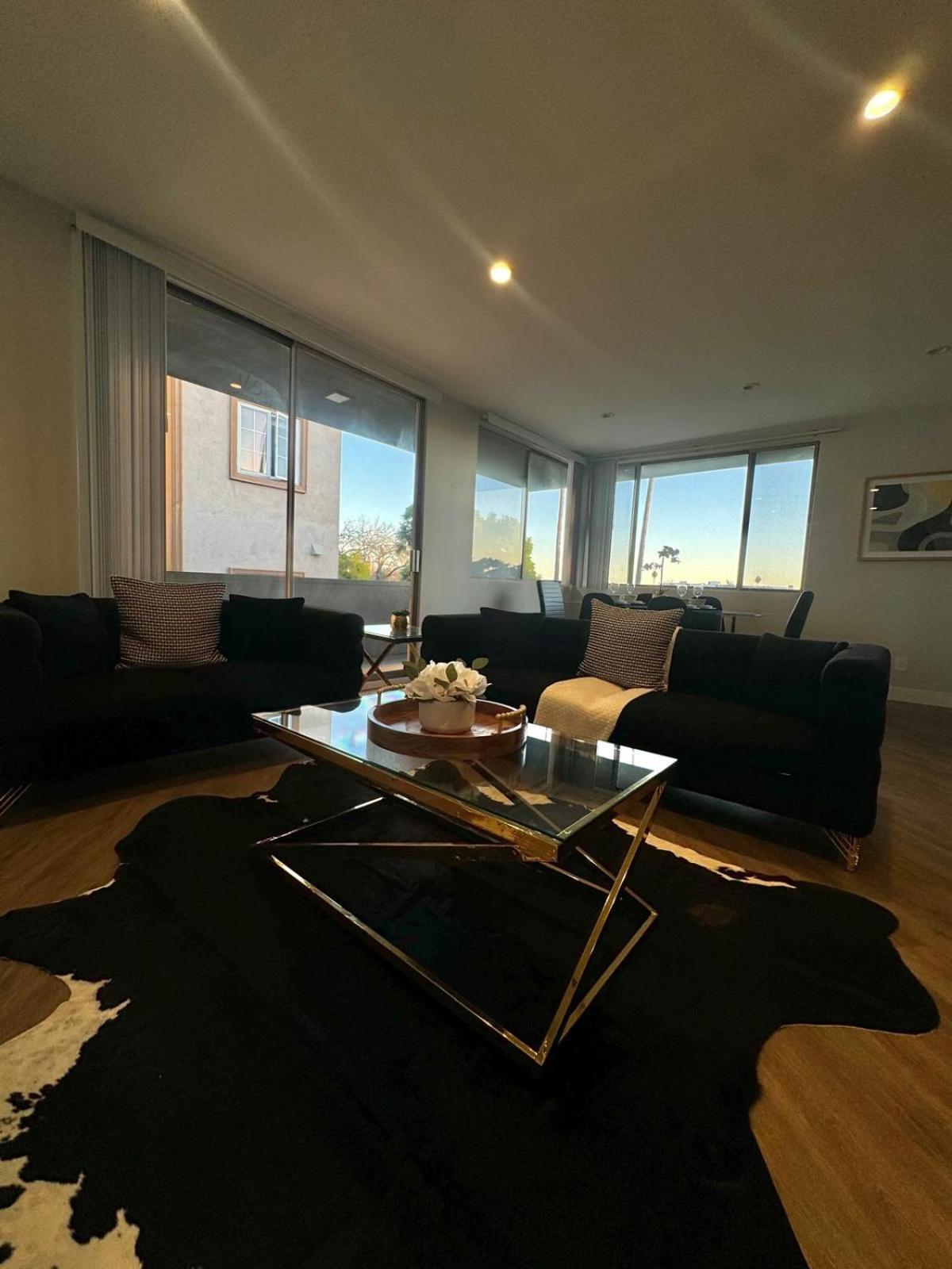 Incredible Two Bedroom Hollywood Apartments Free Parking Los Angeles Ngoại thất bức ảnh