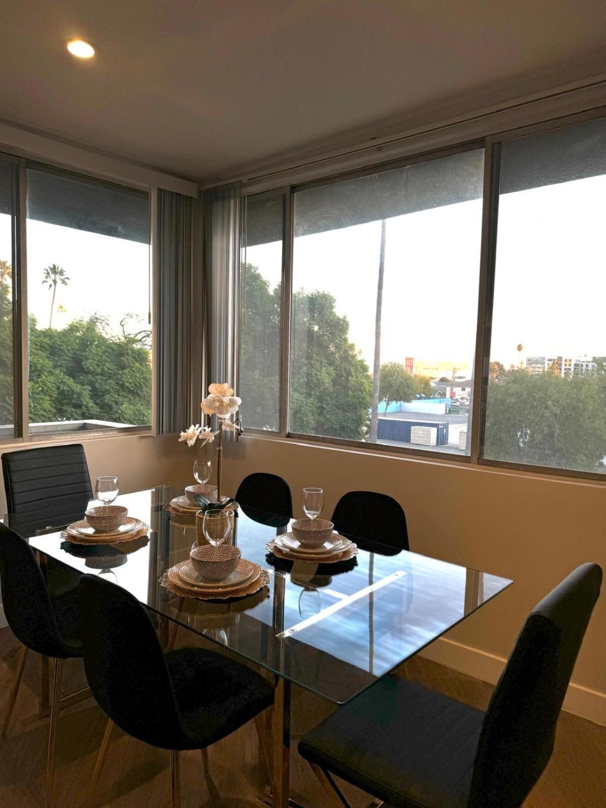 Incredible Two Bedroom Hollywood Apartments Free Parking Los Angeles Ngoại thất bức ảnh