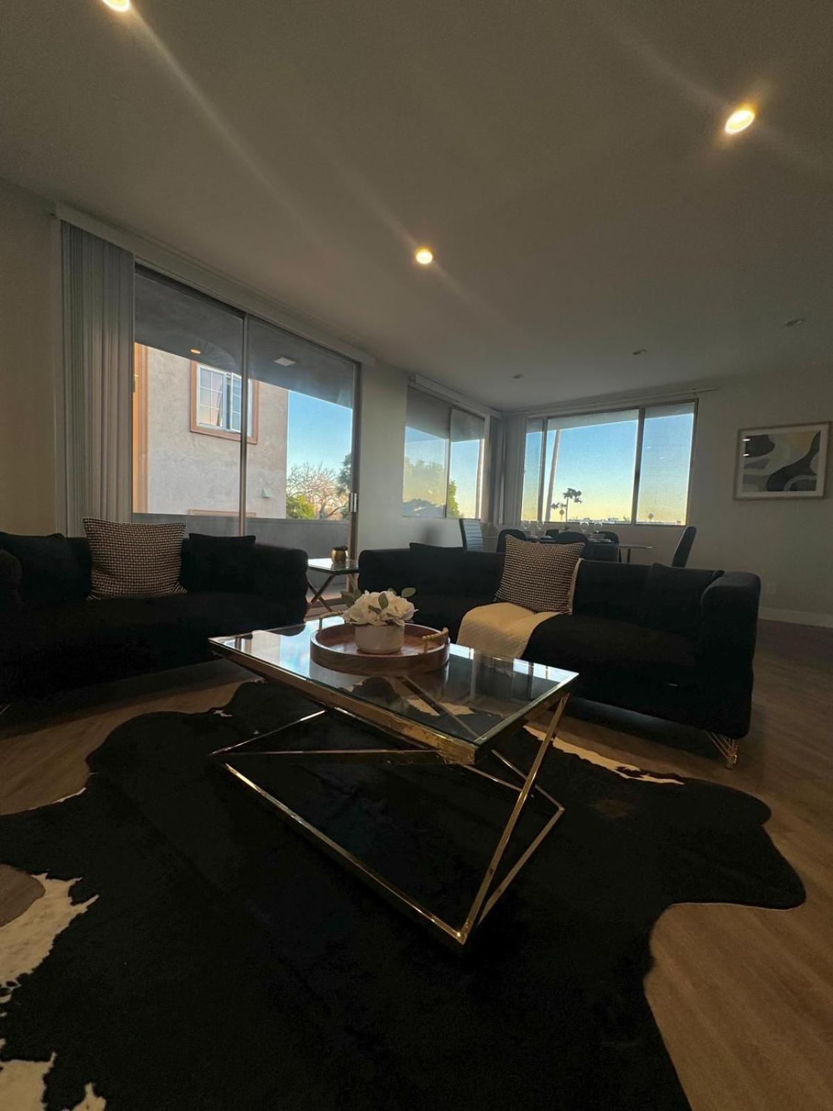 Incredible Two Bedroom Hollywood Apartments Free Parking Los Angeles Ngoại thất bức ảnh