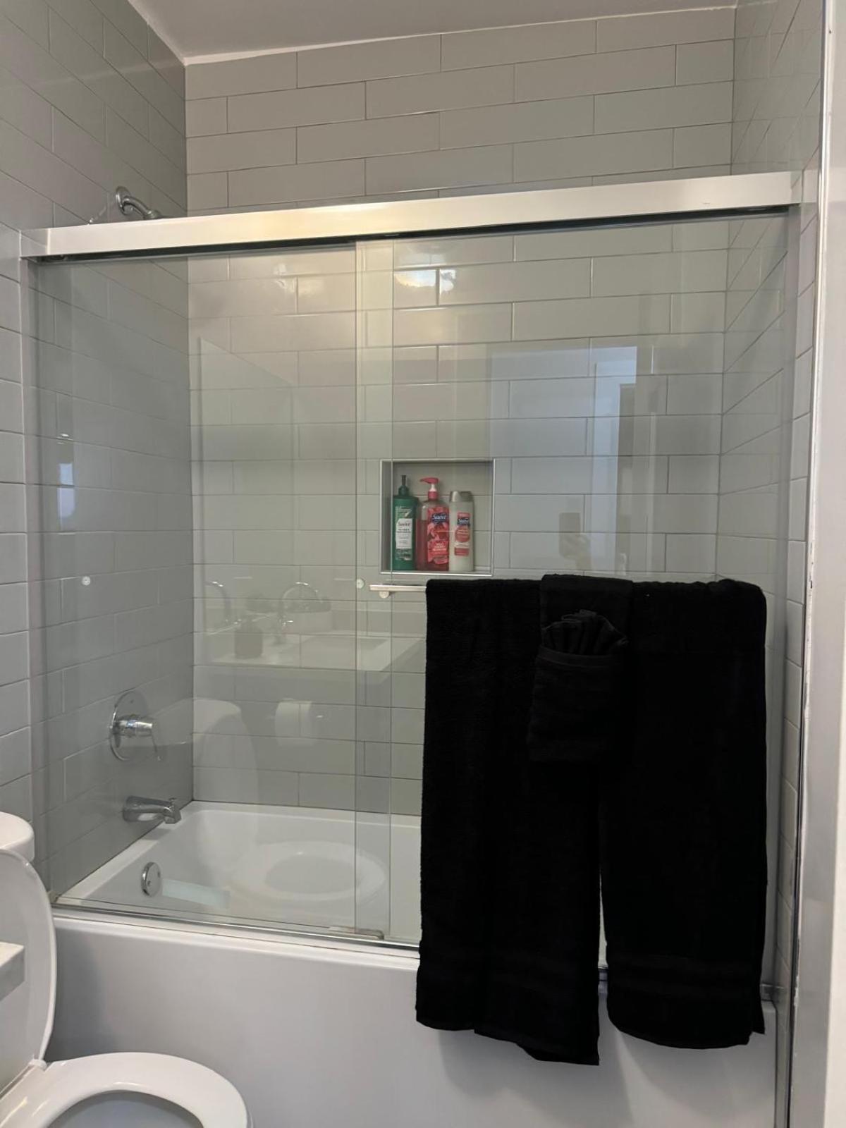 Incredible Two Bedroom Hollywood Apartments Free Parking Los Angeles Ngoại thất bức ảnh