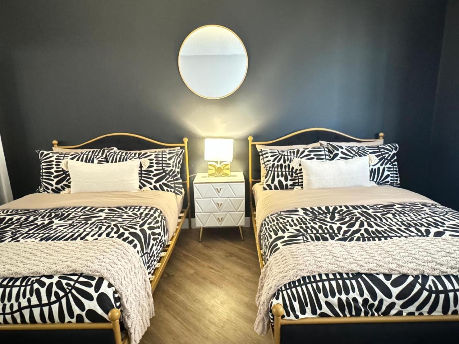Incredible Two Bedroom Hollywood Apartments Free Parking Los Angeles Ngoại thất bức ảnh