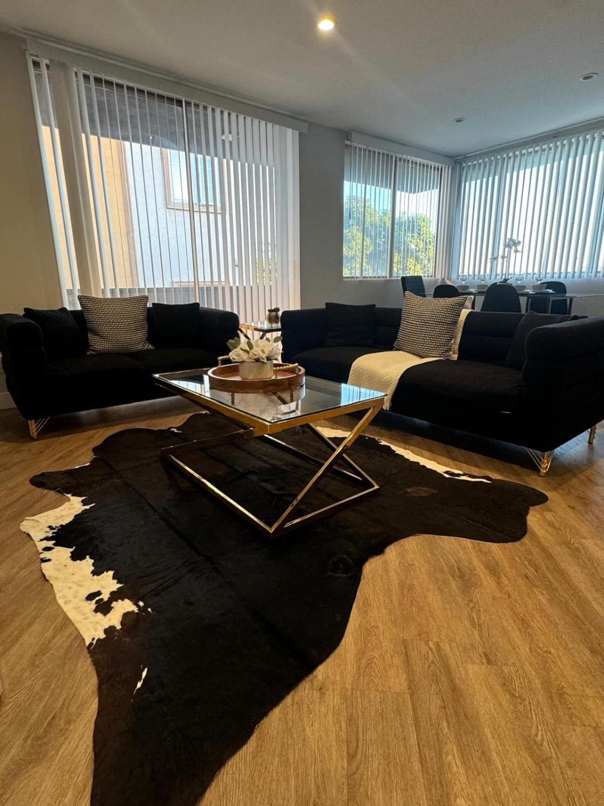 Incredible Two Bedroom Hollywood Apartments Free Parking Los Angeles Ngoại thất bức ảnh